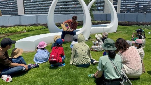 日販、王子流通センターに地域の子どもたちを無料招待し <br>「絵本読み聞かせ&ランチ会」を開催