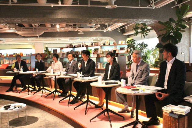 経産省書店振興プロジェクト第二回車座ヒアリングの場として「オチャノバ」を提供、ひらくが空間プロデュースを担当