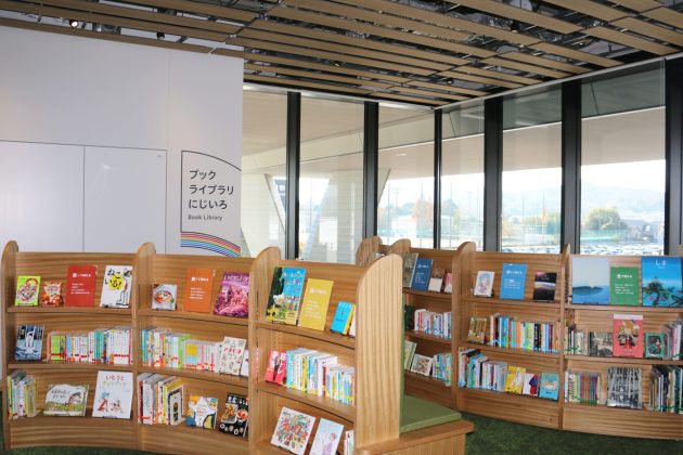 日販が手がける “町民参加型ライブラリ”<br>「ブックライブラリ にじいろ」が<br>福岡県鞍手町新庁舎内に1月6日オープン
